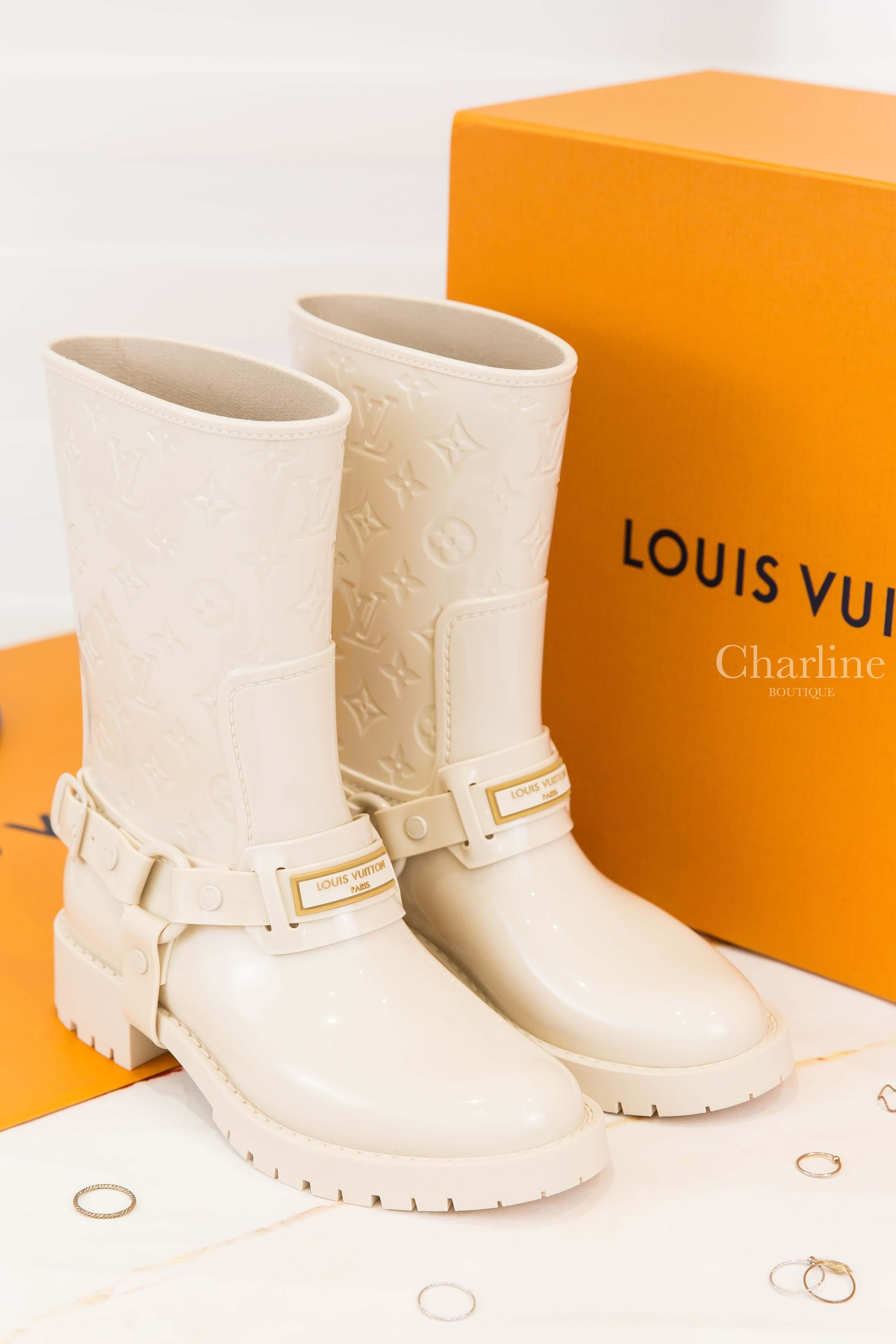 Louis Vuitton Drops Flat Half Rain Boot 白色老花壓紋扣環金色字母橡膠雨靴