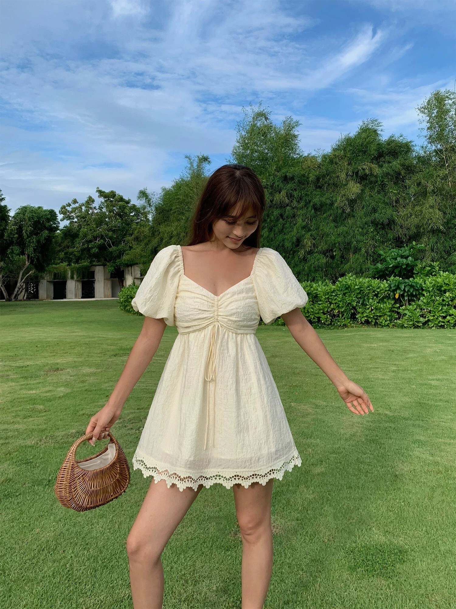 奶油白宮廷風澎澎袖傘擺娃娃短洋裝S-L (Elegant & Love)