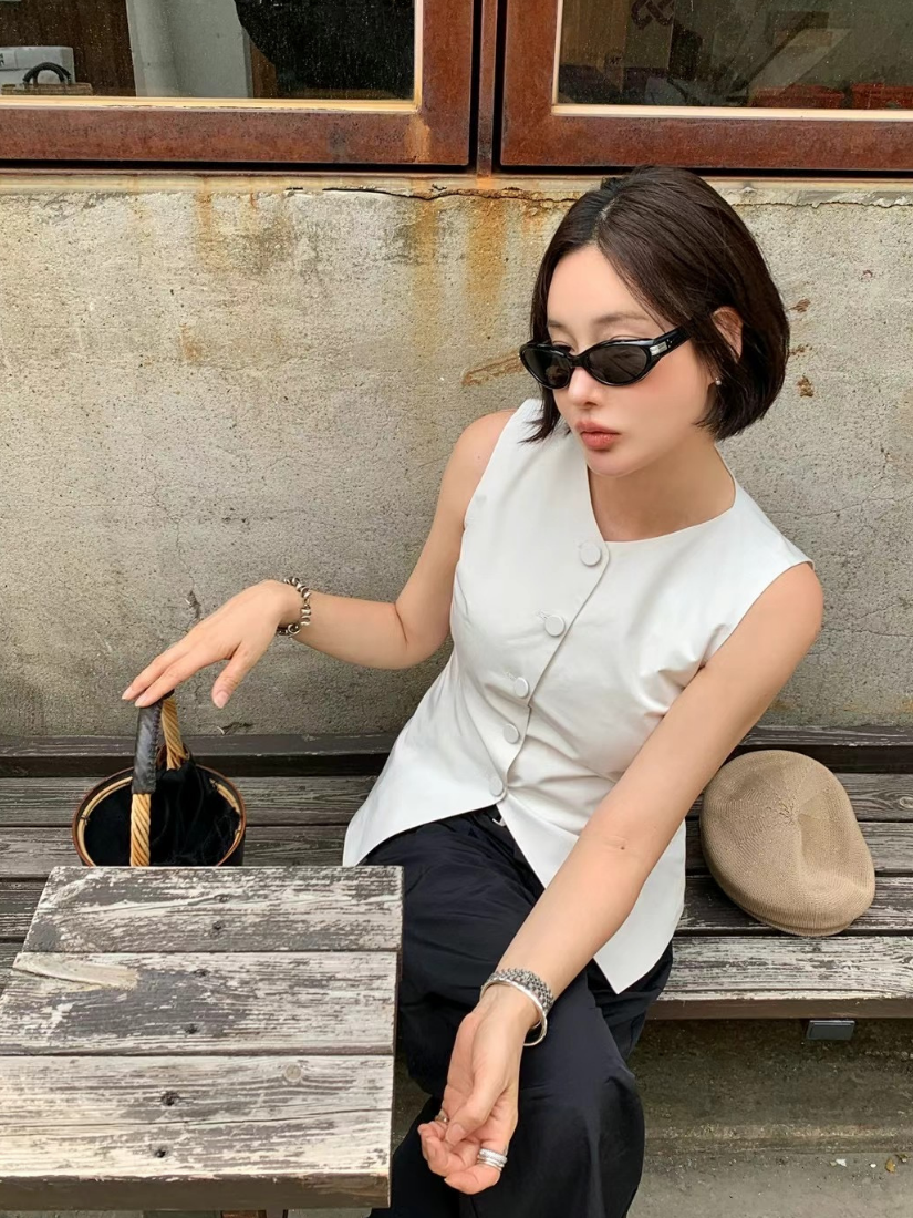 [現貨] Urbana Modern Button-Front Slit Vest Top [ 深灰色 / S ]