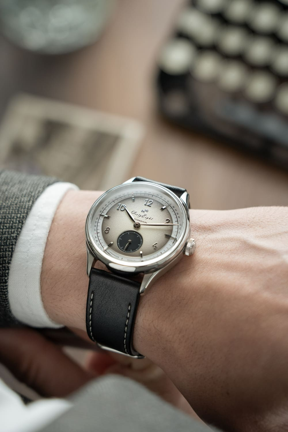1968 Mechanical (Hand-Wound) Steel / Sand & Black
