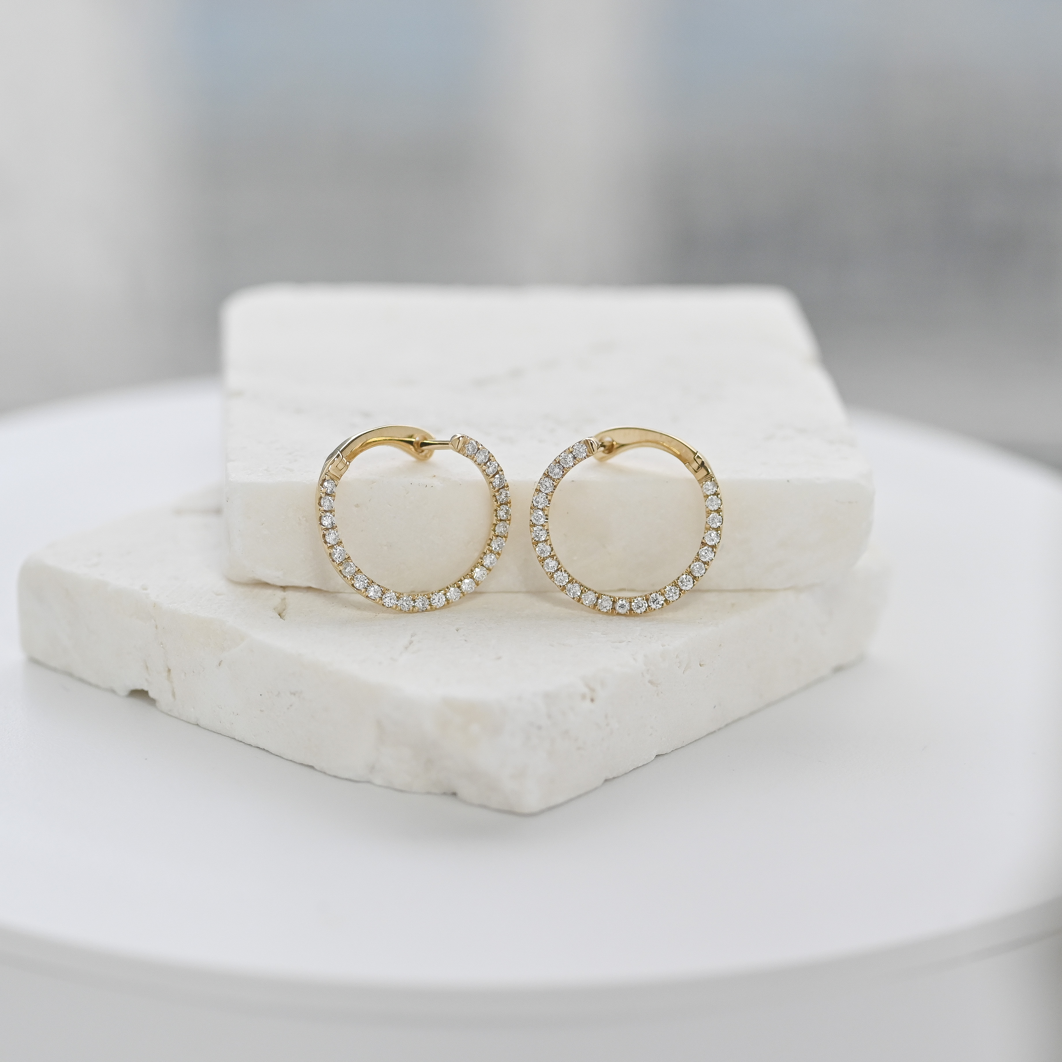 18K Swirl Diamond Earring