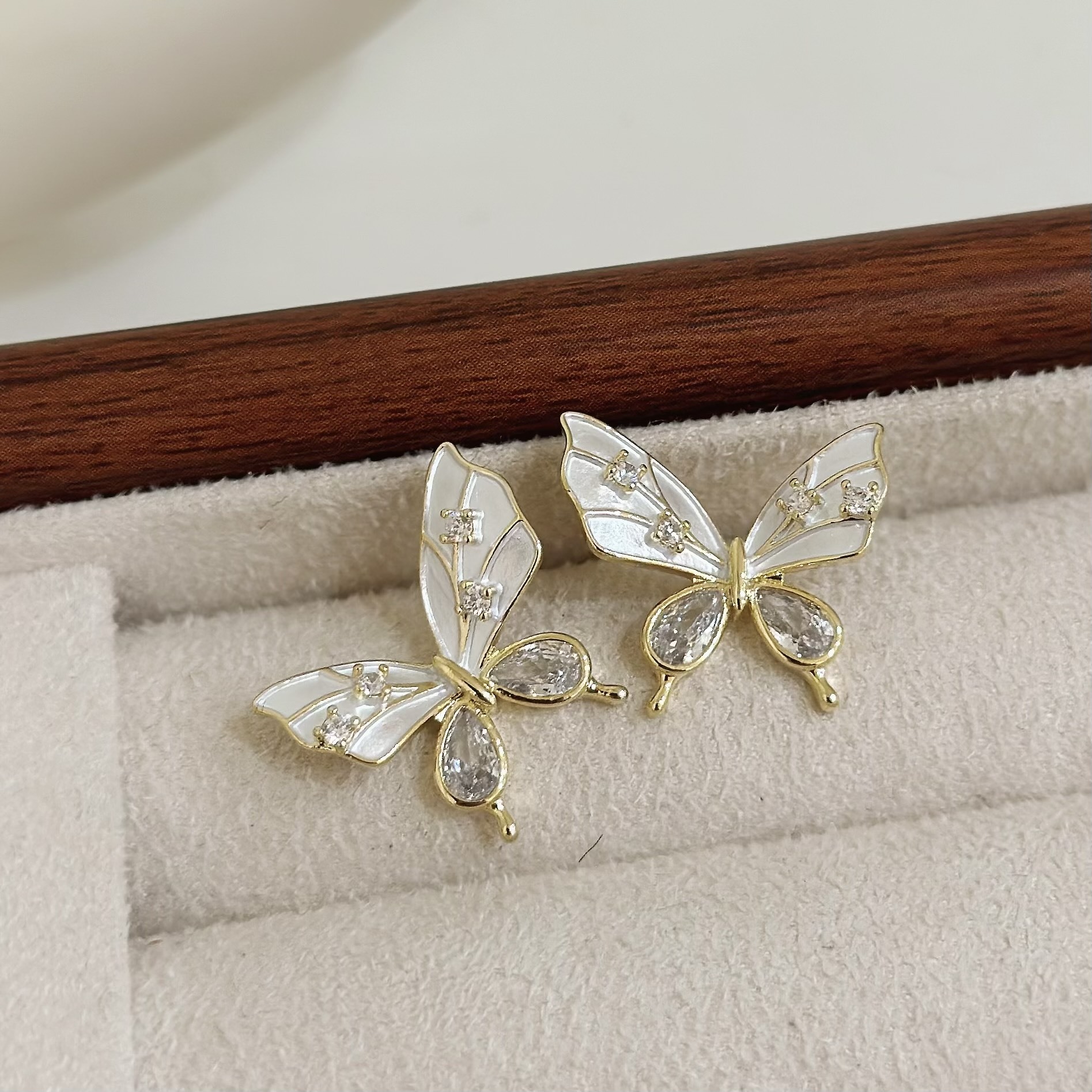 B432貝殼排鑽蝴蝶耳針