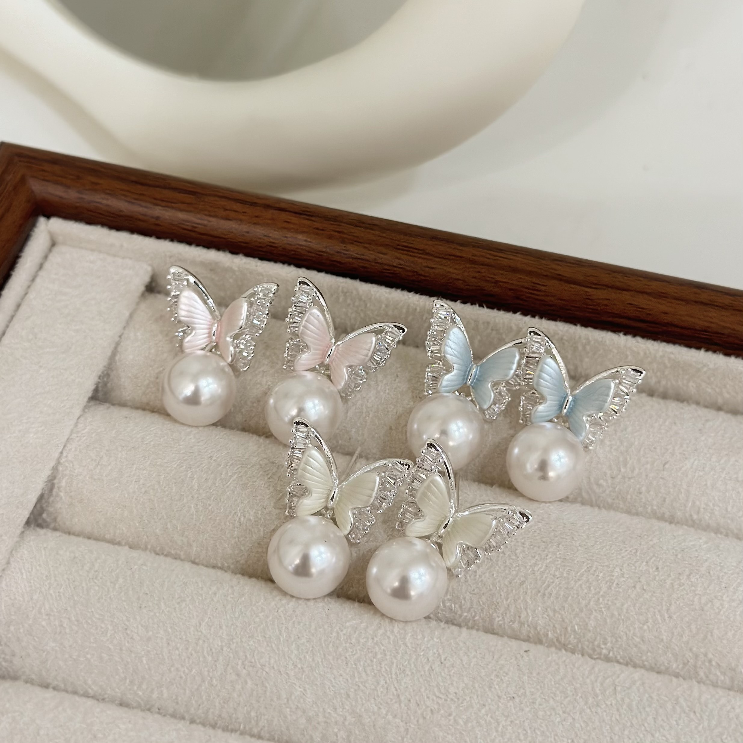 B441水晶蝴蝶珍珠耳針