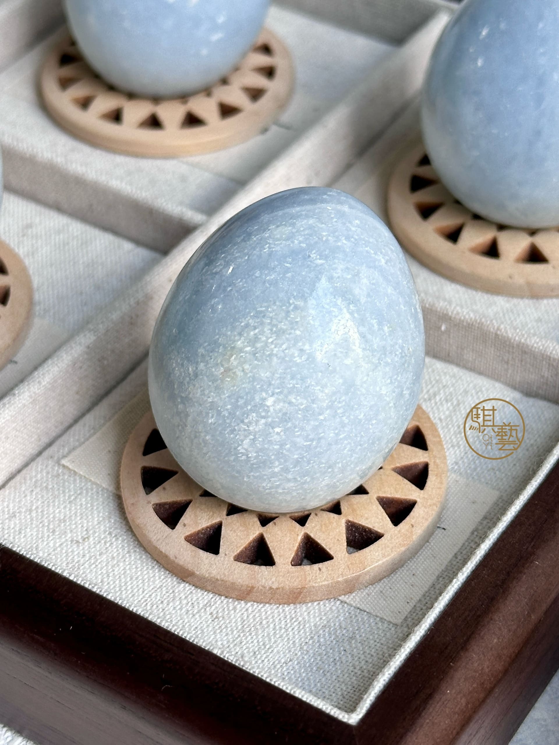 天青石雞蛋｜天然能量水晶 舒緩焦慮 守護心靈 夢幻藍色系 擺件療癒能量 圓滿寓意 熱銷收藏禮物