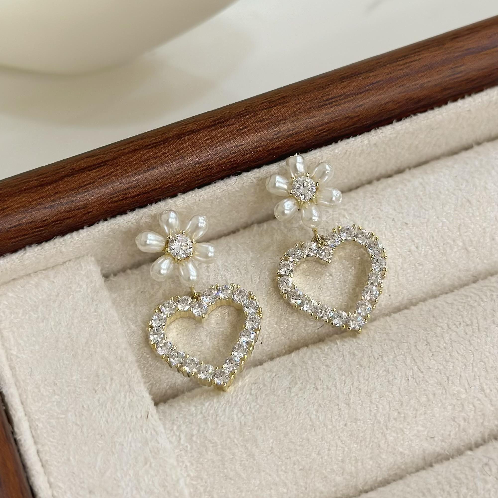 B445珍珠花朵排鑽愛心垂吊