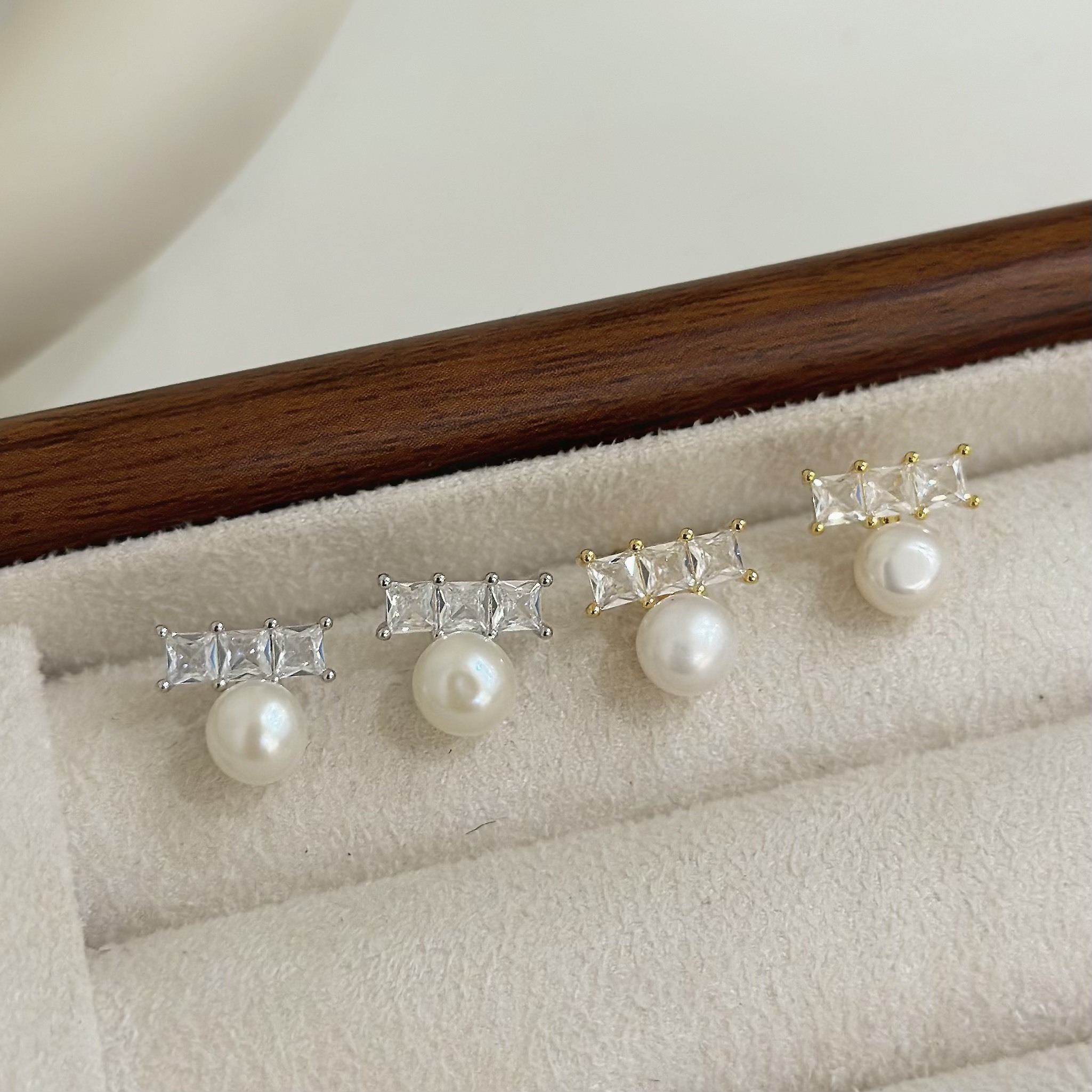 B453鋯石一字珍珠耳針