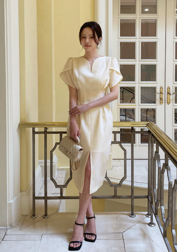 [現貨] Xenia 心型領雕袖花苞洋裝 [ 天空藍 / S ]