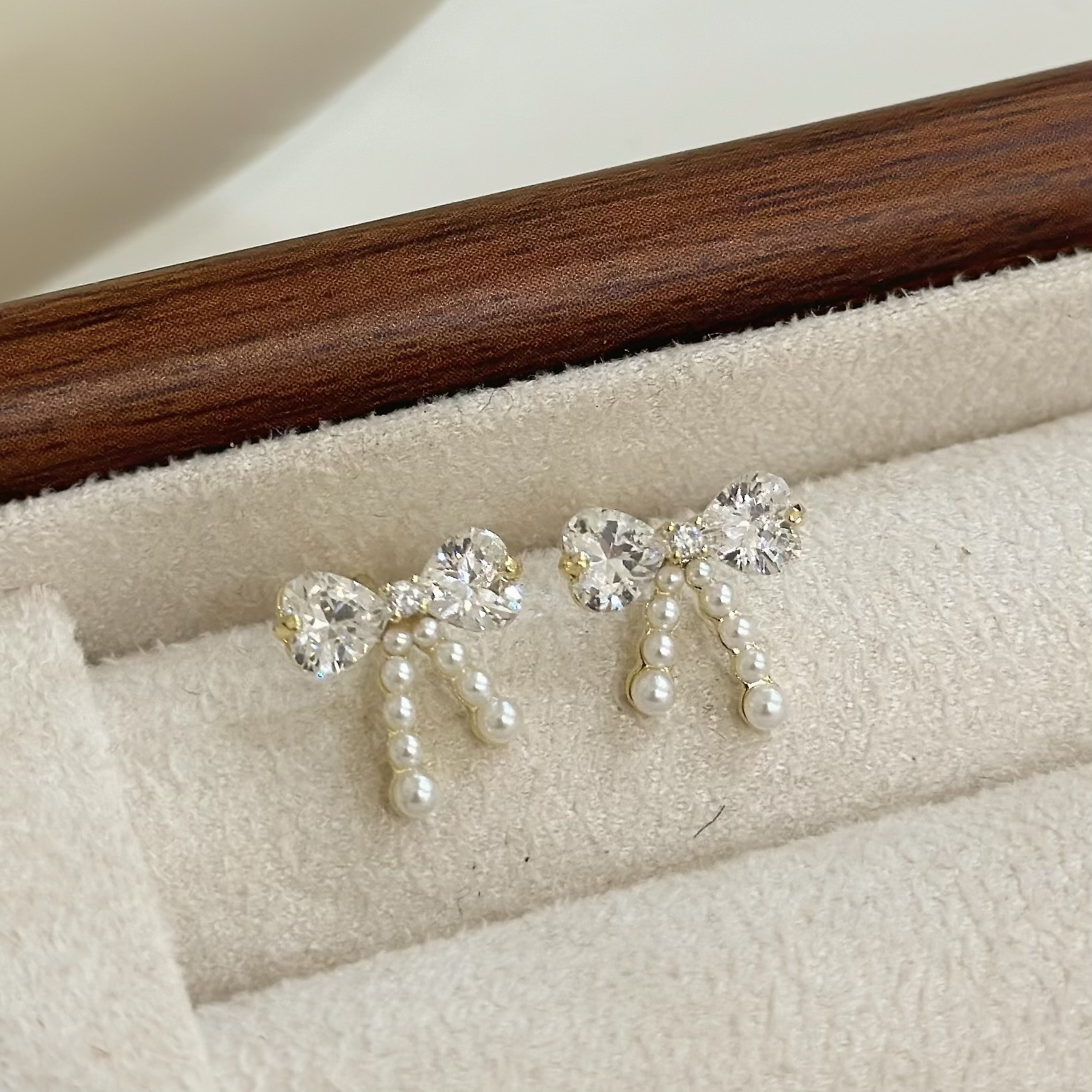 B258鋯石珍珠蝴蝶結耳針