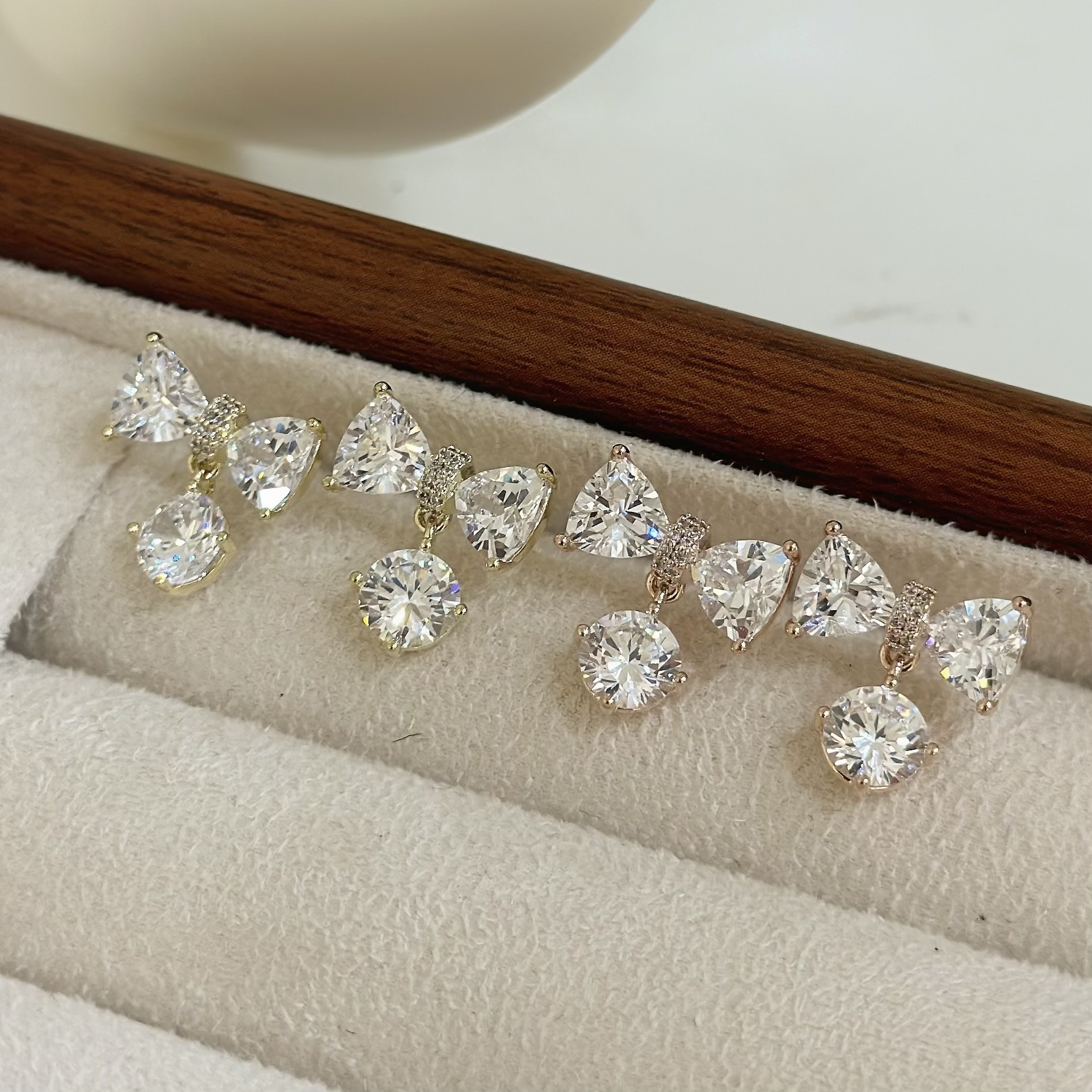 B251鋯石蝴蝶結單鑽垂吊