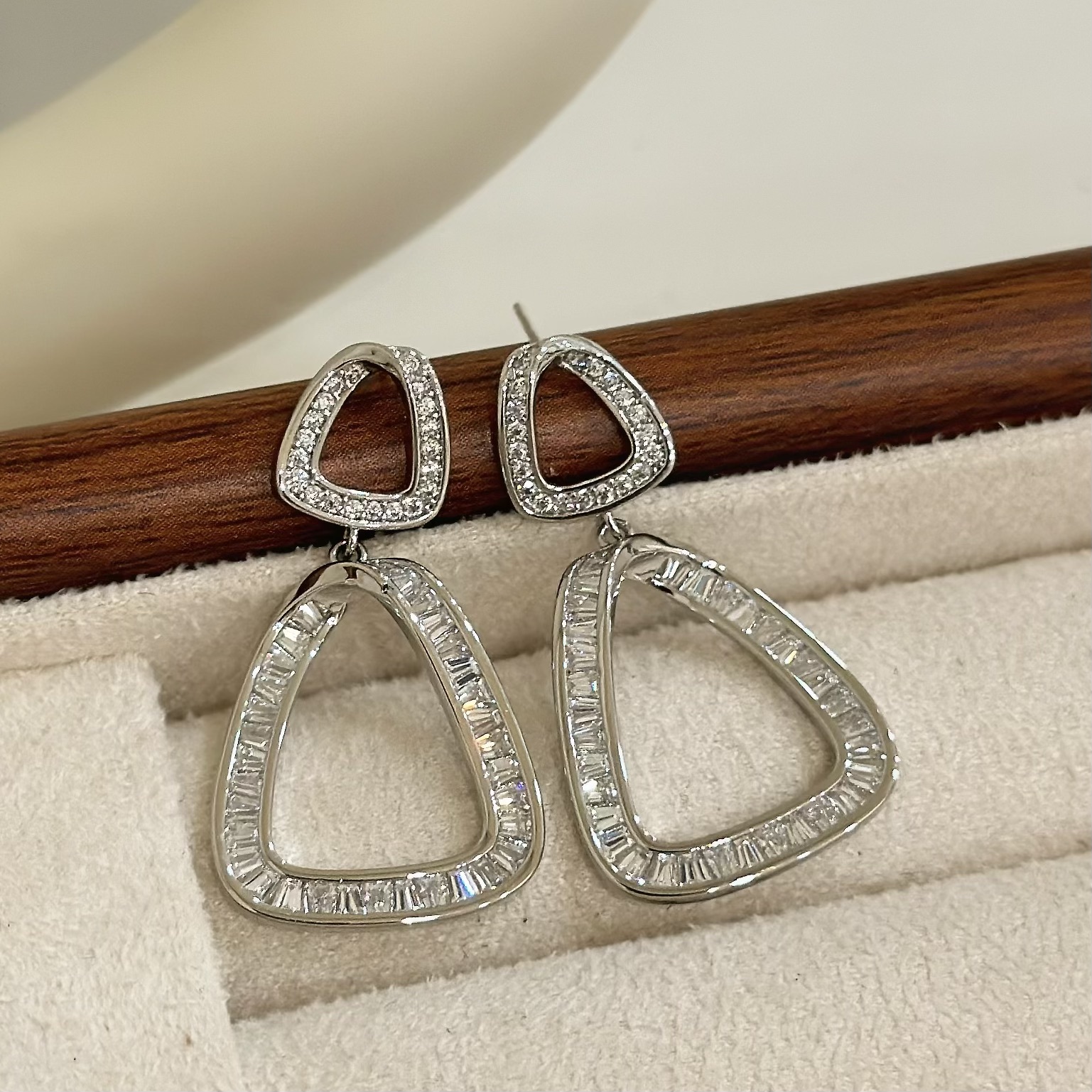 B225排鑽鋯石三角垂吊