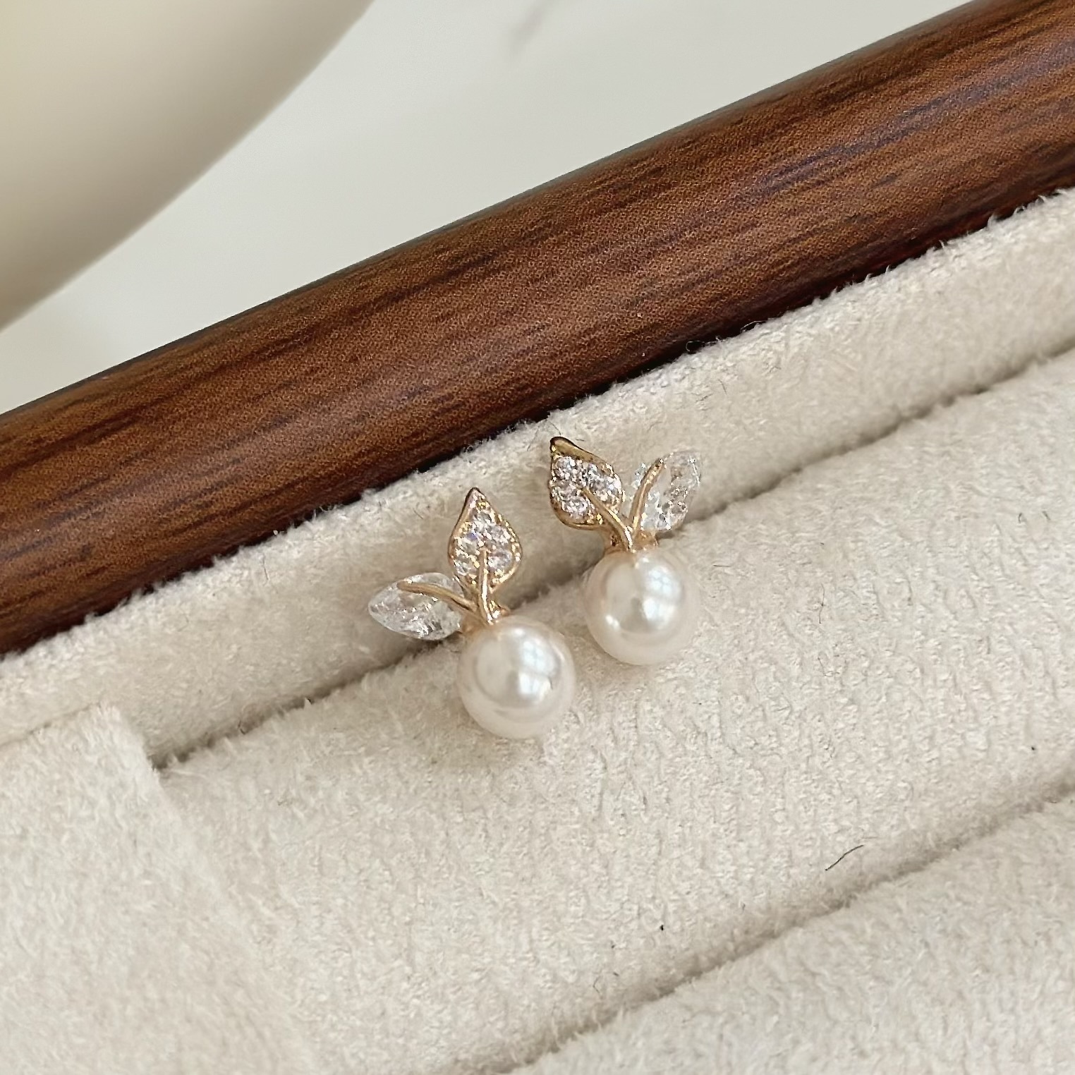 B236排鑽鋯石魚尾珍珠小耳針