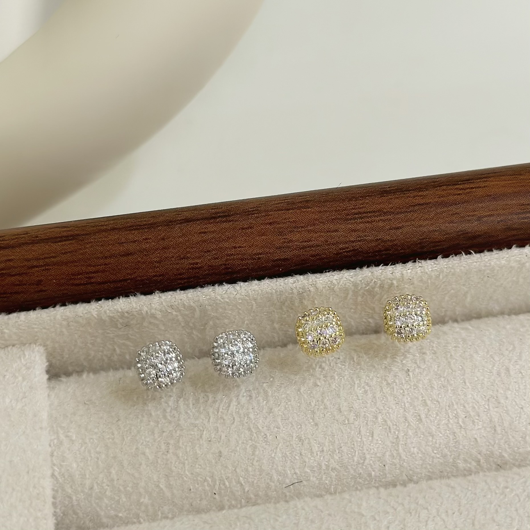 B482滿鑽小方塊耳針