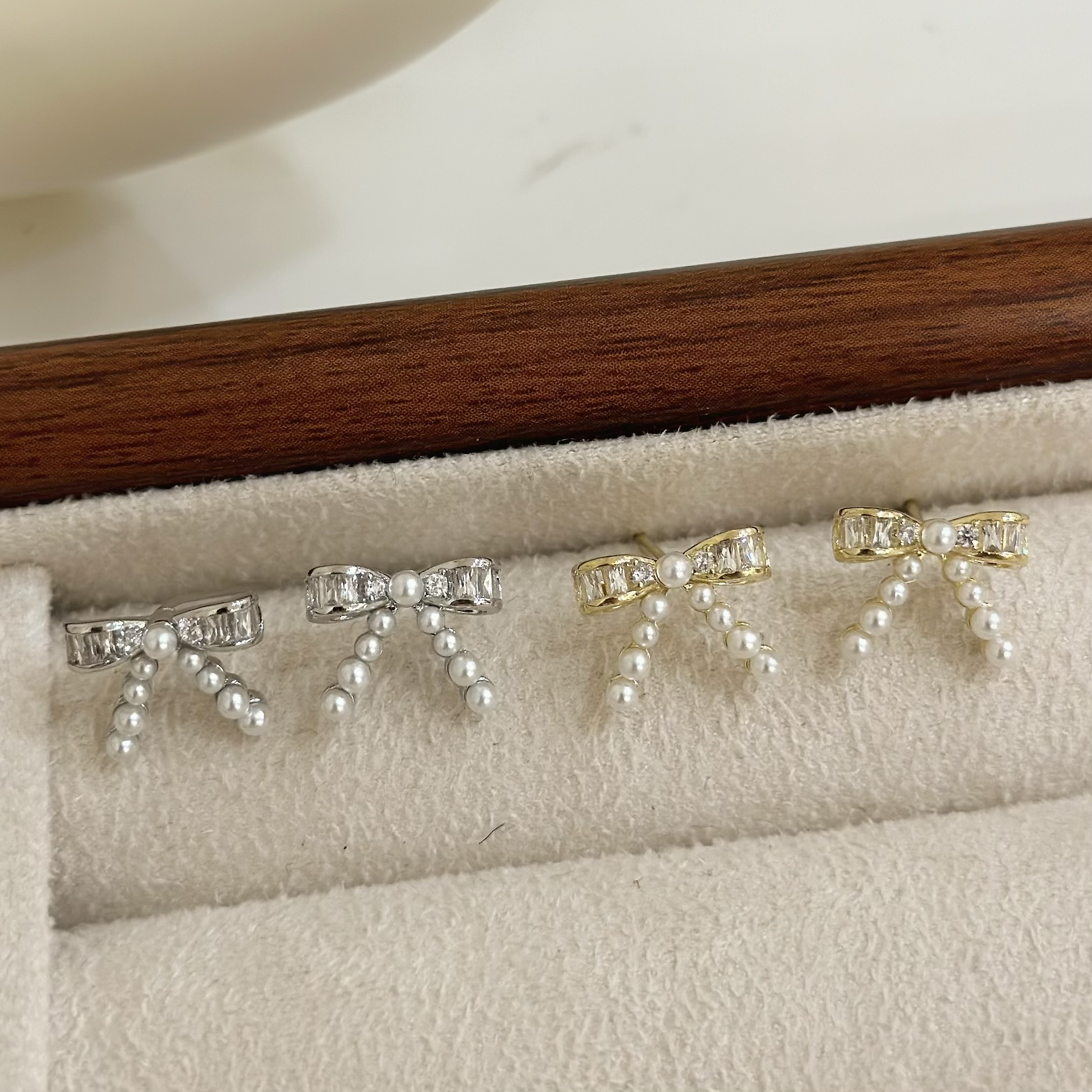 B241鋯石珍珠蝴蝶結耳針