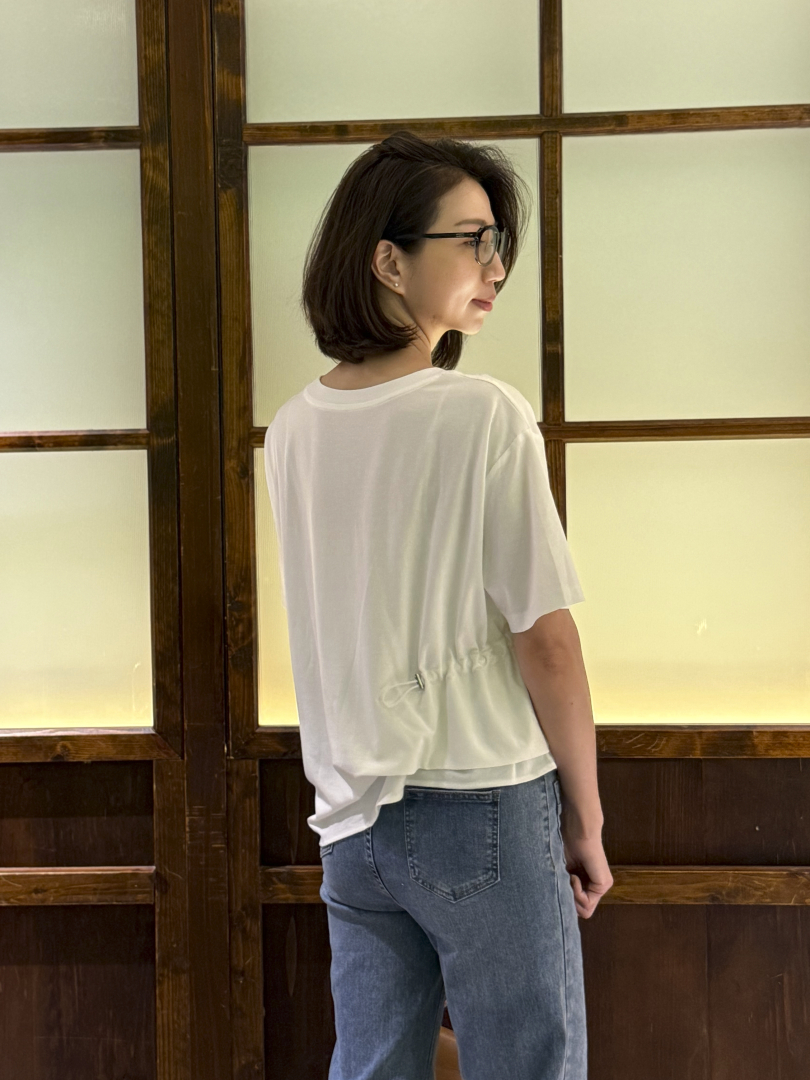 有一點造型感，也不失自在｜涼感抽繩T的日常美學