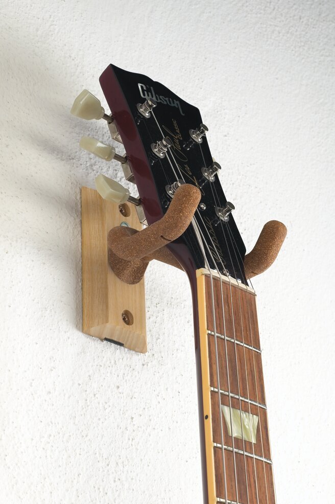 K&M 16220 Guitar wall mount