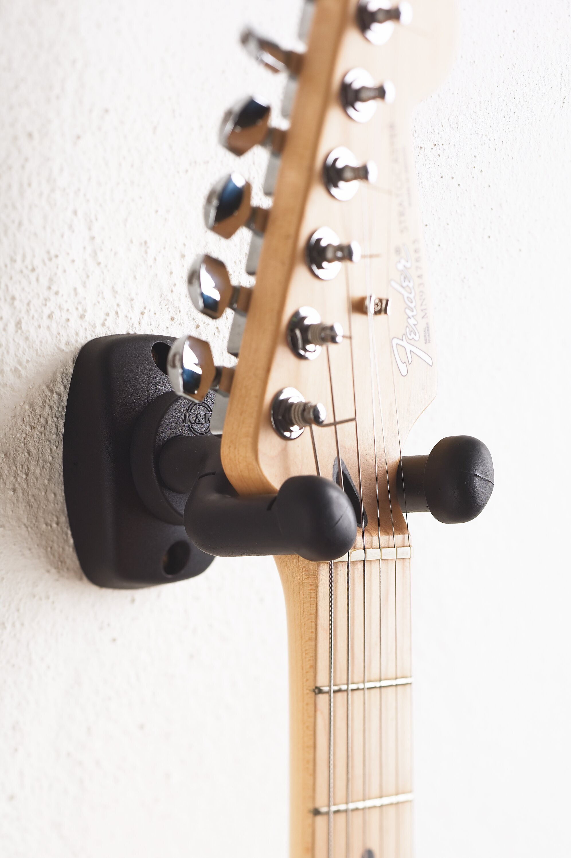 K&M 16250 Guitar wall mount