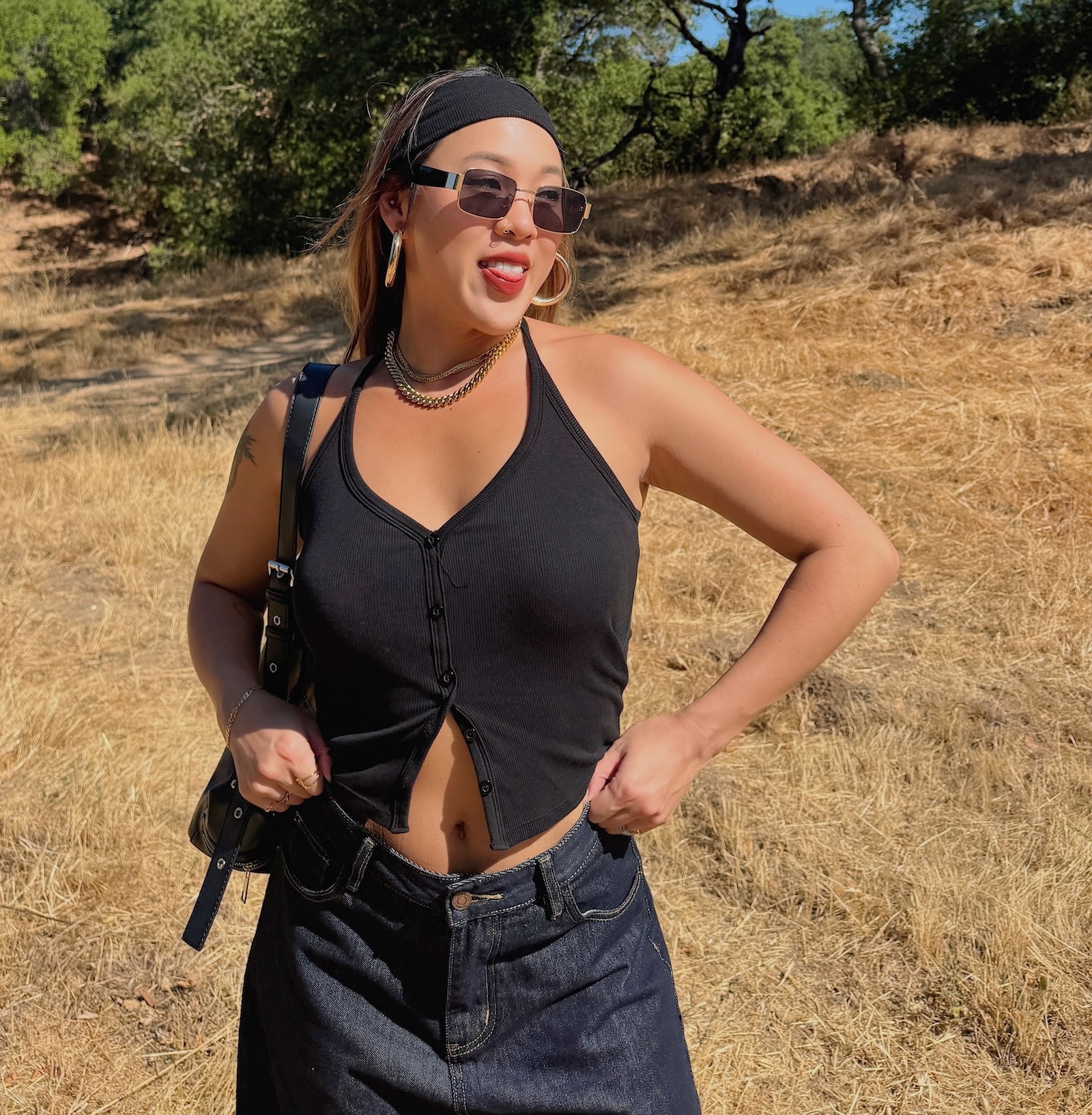 美式Ｖ領繞脖排扣Bra top(3色)