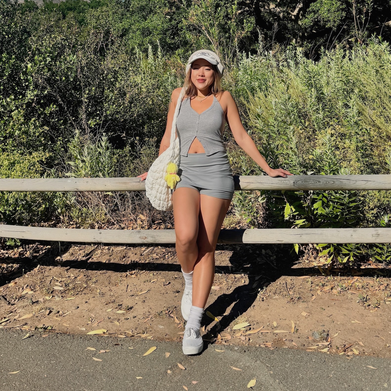 美式Ｖ領繞脖排扣Bra top(3色)