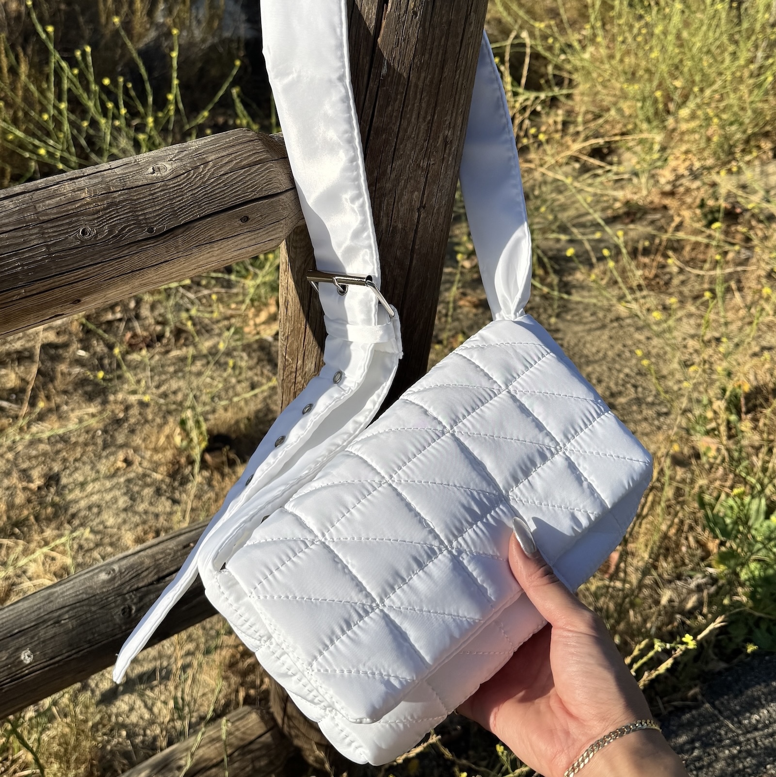 牛奶白格紋雲朵包