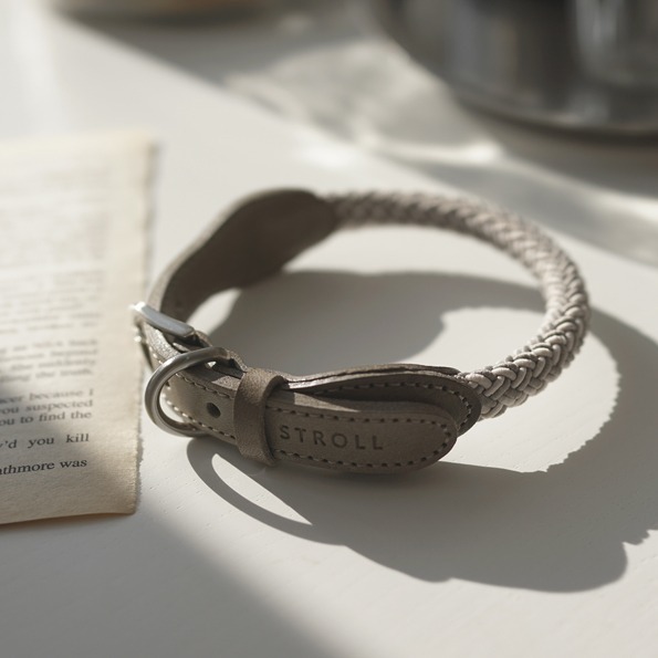 Stroll 經典編織皮革項圈 (煙灰)