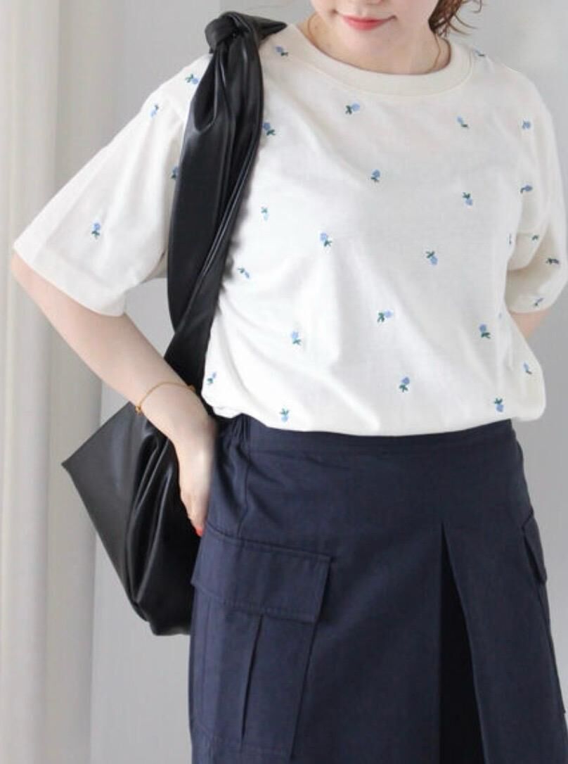 朵朵小花刺繍TEE（兩色入）【日本直送】