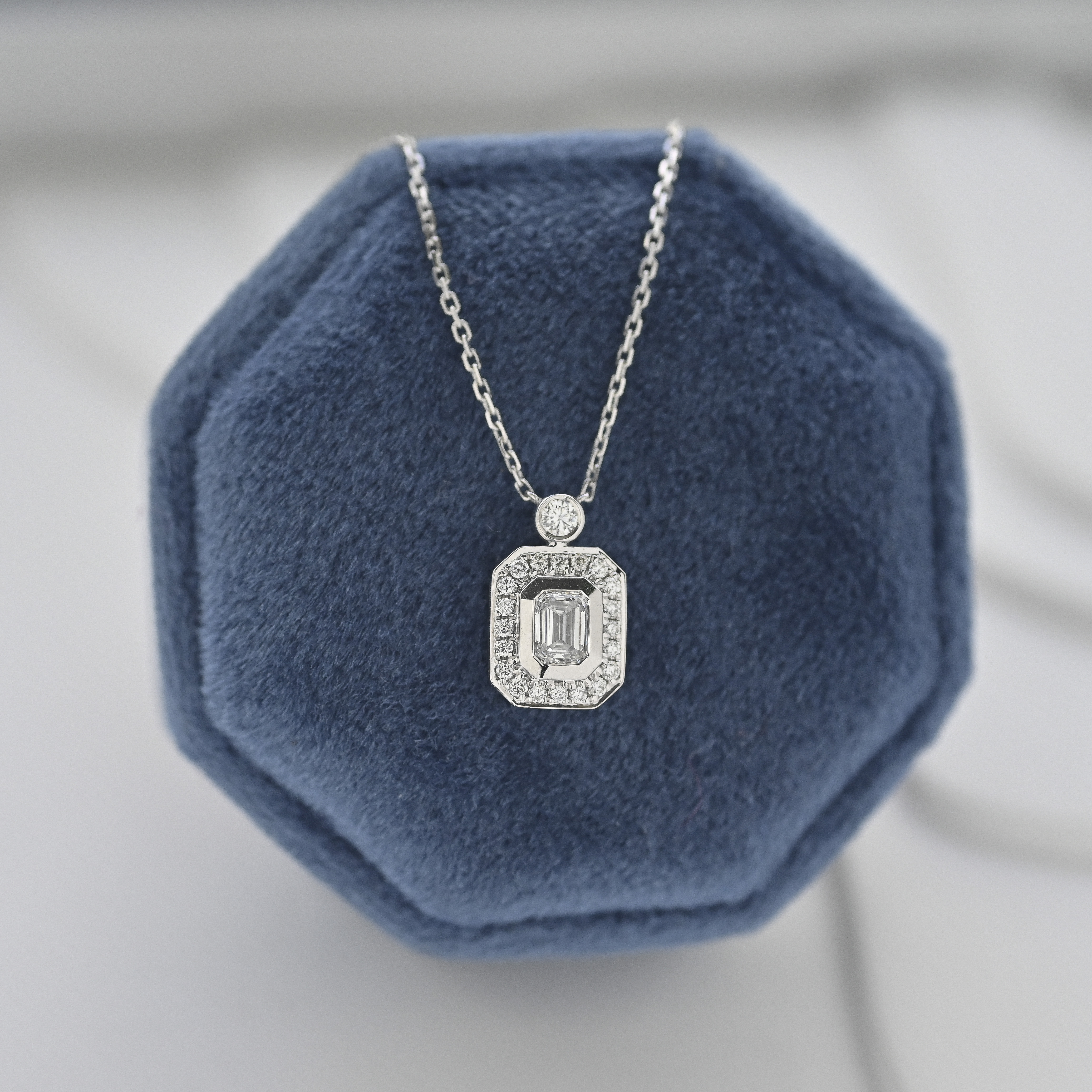 18K Perfume Bottle Diamond Necklace (With GIA)