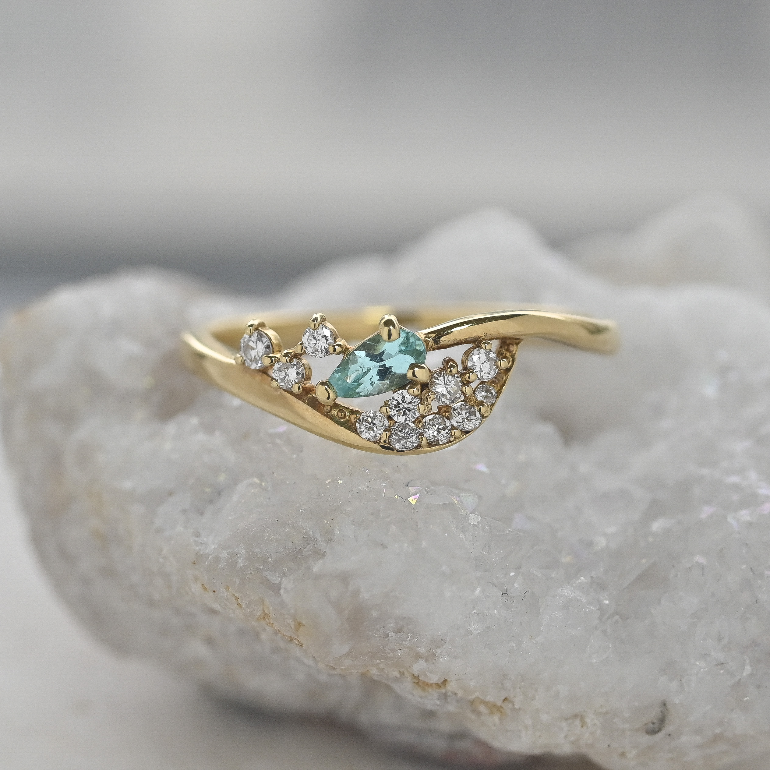 18K 0.08ct Paraiba Diamond Ring