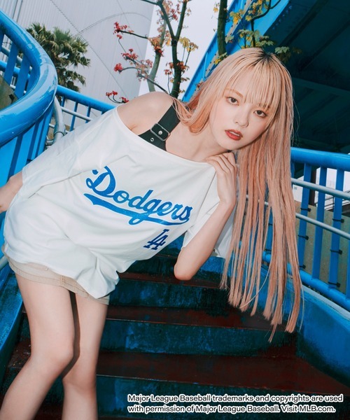 日本🇯🇵連線 MLB 日本支線 大斜肩隊徽印花T恤 露肩 隊徽 印花 寬鬆 街頭 oversized 3款(任買兩件711免運)/預購