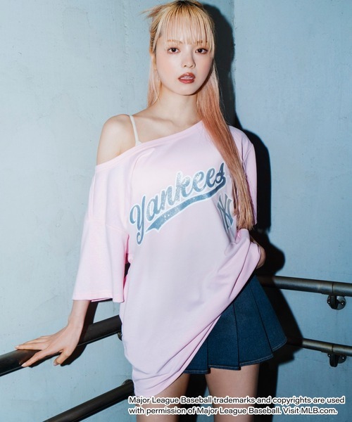 日本🇯🇵連線 MLB 日本支線 大斜肩隊徽印花T恤 露肩 隊徽 印花 寬鬆 街頭 oversized 3款(任買兩件711免運)/預購