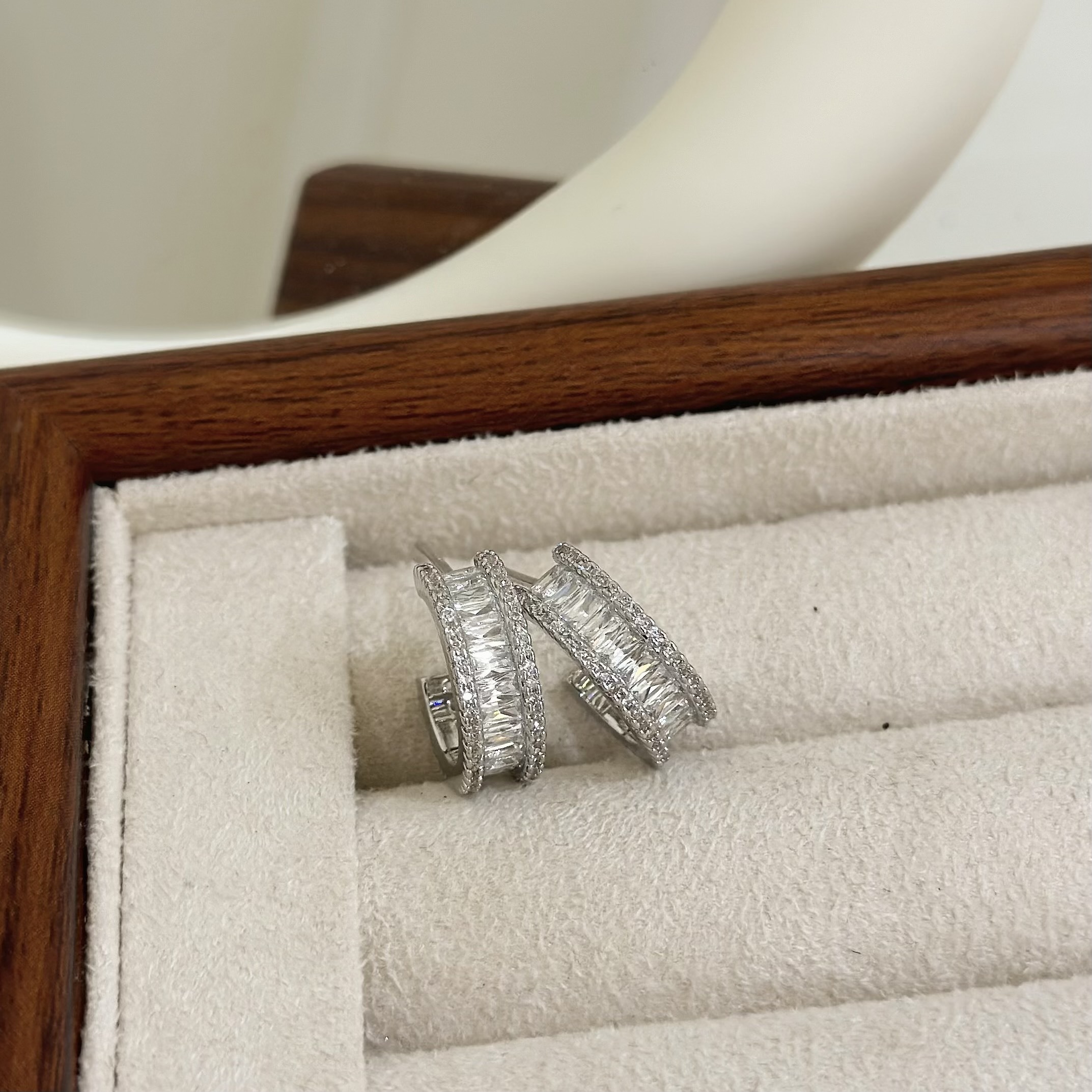 B490排鑽鋯石C字圈