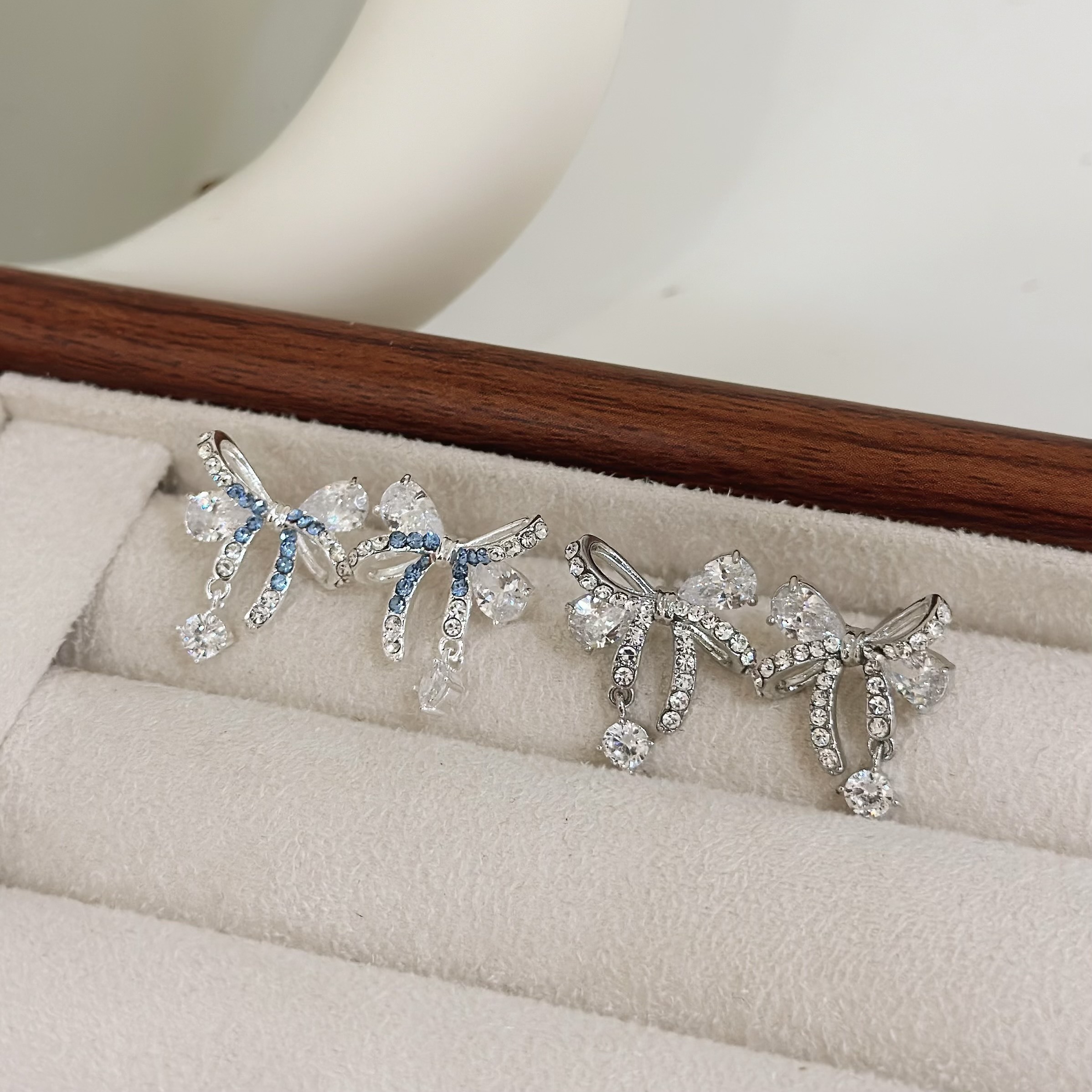 B495排鑽鋯石蝴蝶結耳針