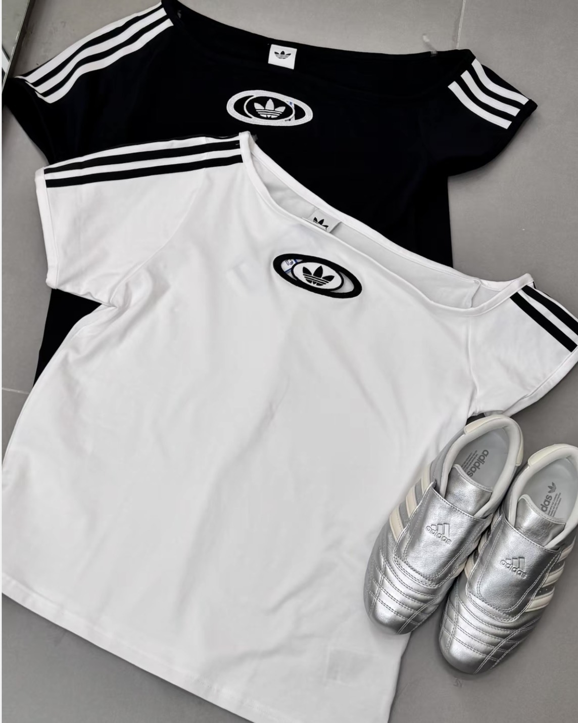 【預購】ADIDAS ORIGINALS 露肩短袖上衣 2色 KC8796