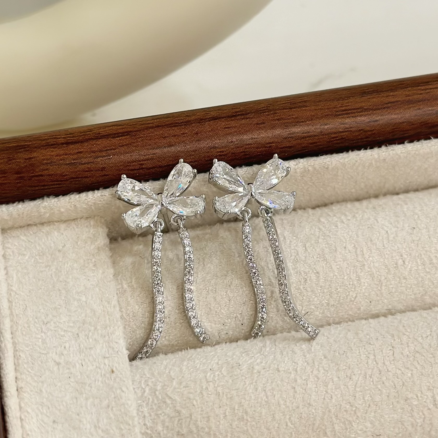 B220鋯石蝴蝶結排鑽垂吊