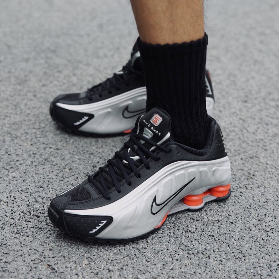 NIKE SHOX R4 復刻 新銀黑 灰 反光線 緩震 彈簧鞋 HQ1988-002