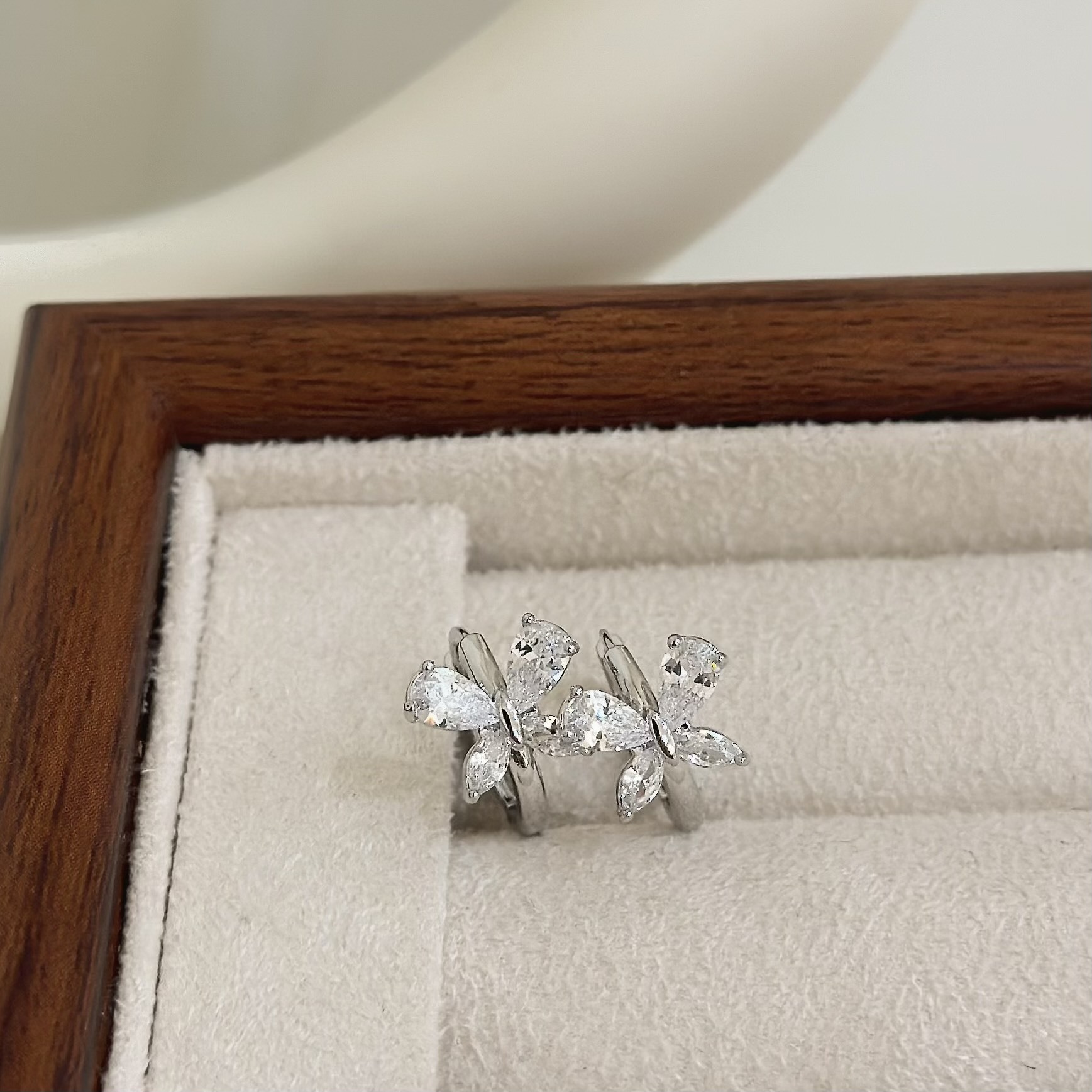 B522鋯石蝴蝶易扣