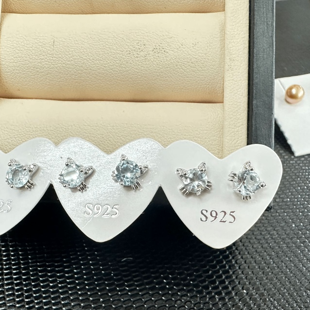 D8 - 天然托帕石耳環