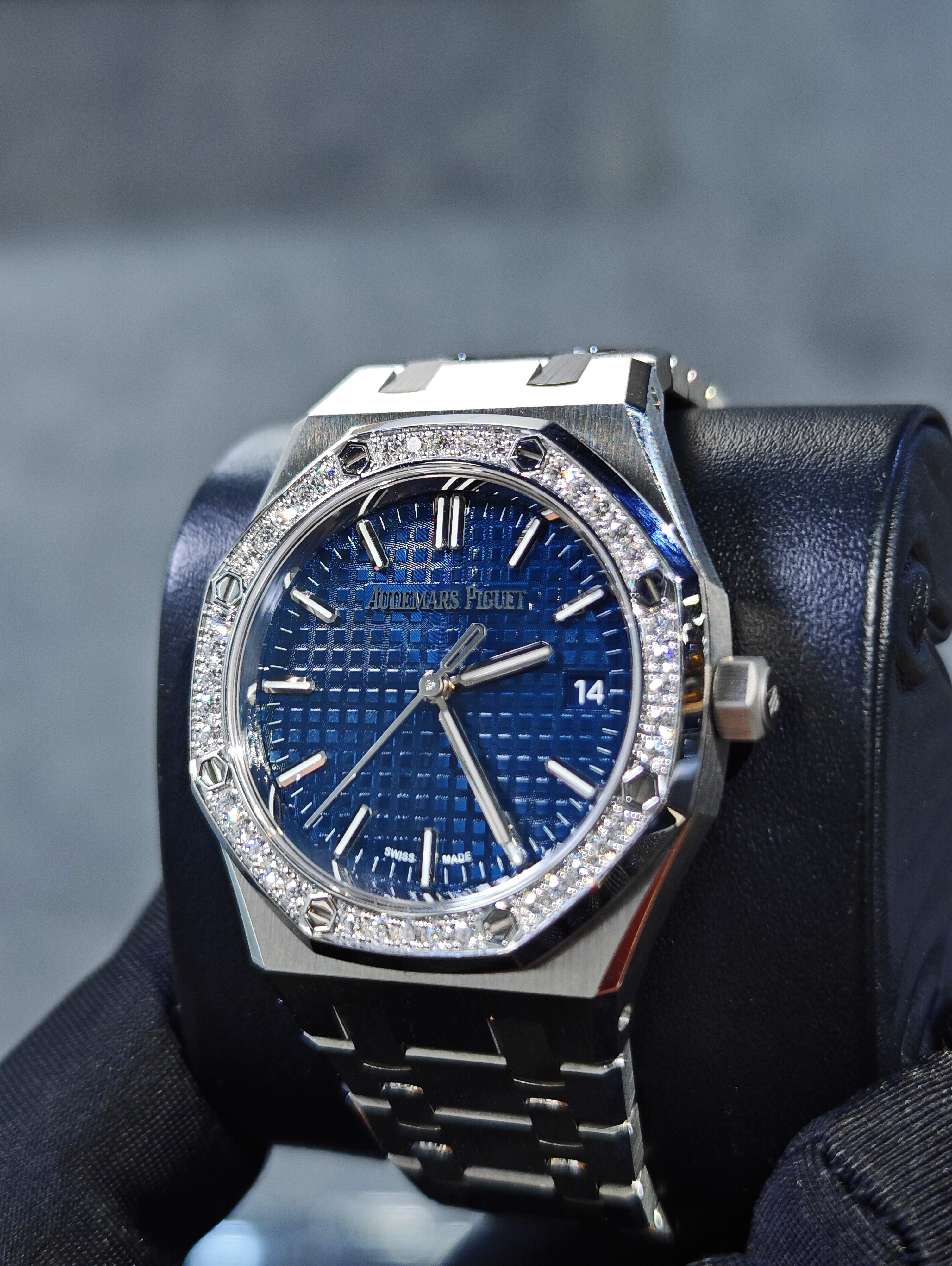 BRAND NEW AUDEMARS PIGUET 77451 77451ST.ZZ.1361ST.04  BLUE DIAL WITH DIAMOND ROYAL OAK SELFWINDING 34MM