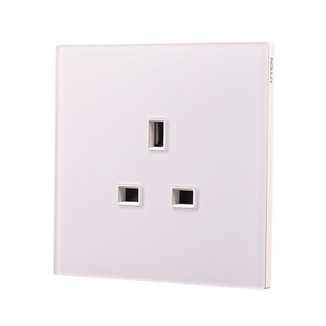 UTEN 6M膚感 單位連保護門插座