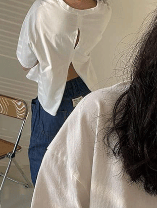 ᴴᴼᵀ ▸▸店長推薦◃◃春夏新款/後洞下開叉短版上衣 MANIFEST正韓🇰🇷