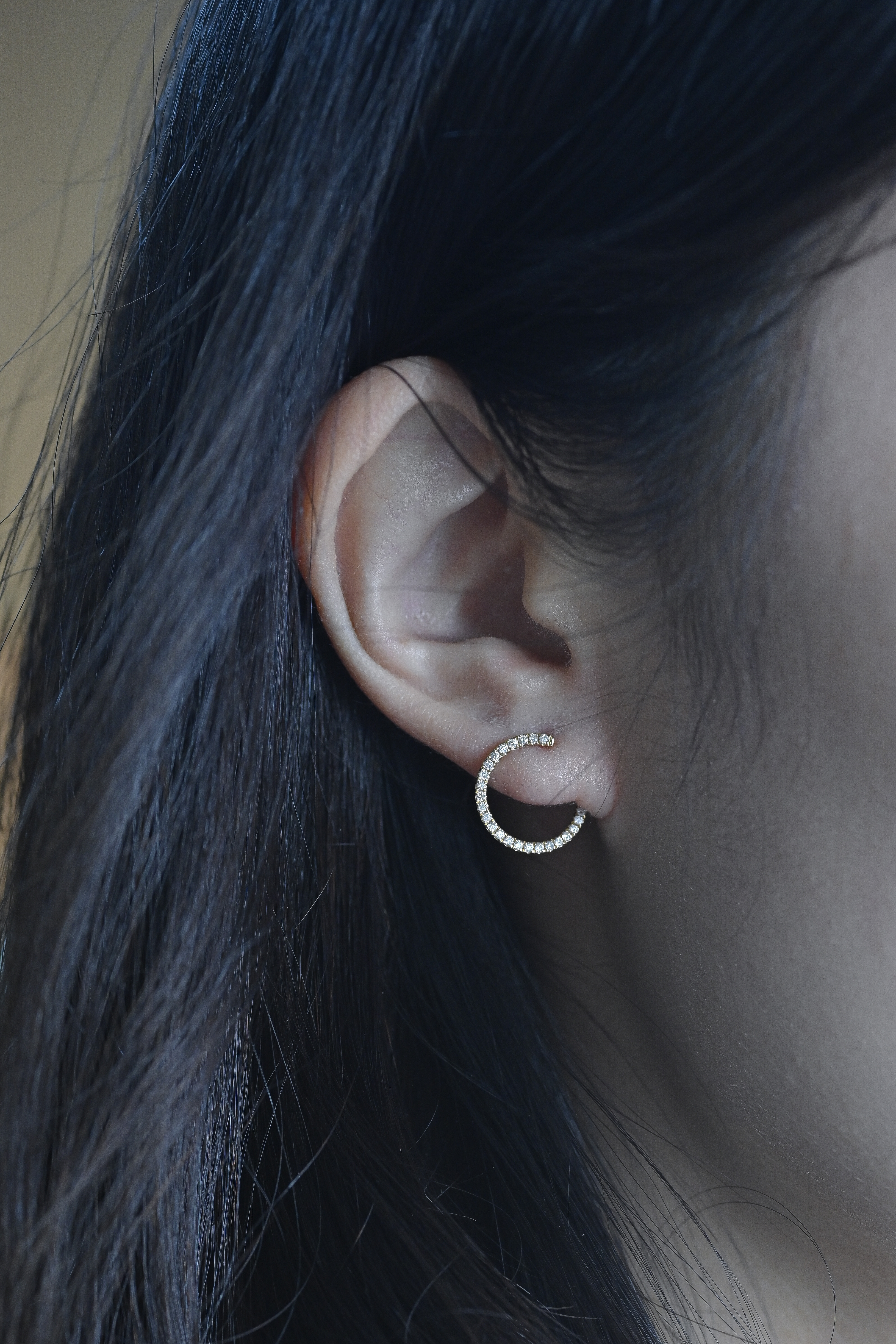 18K Swirl Diamond Earring