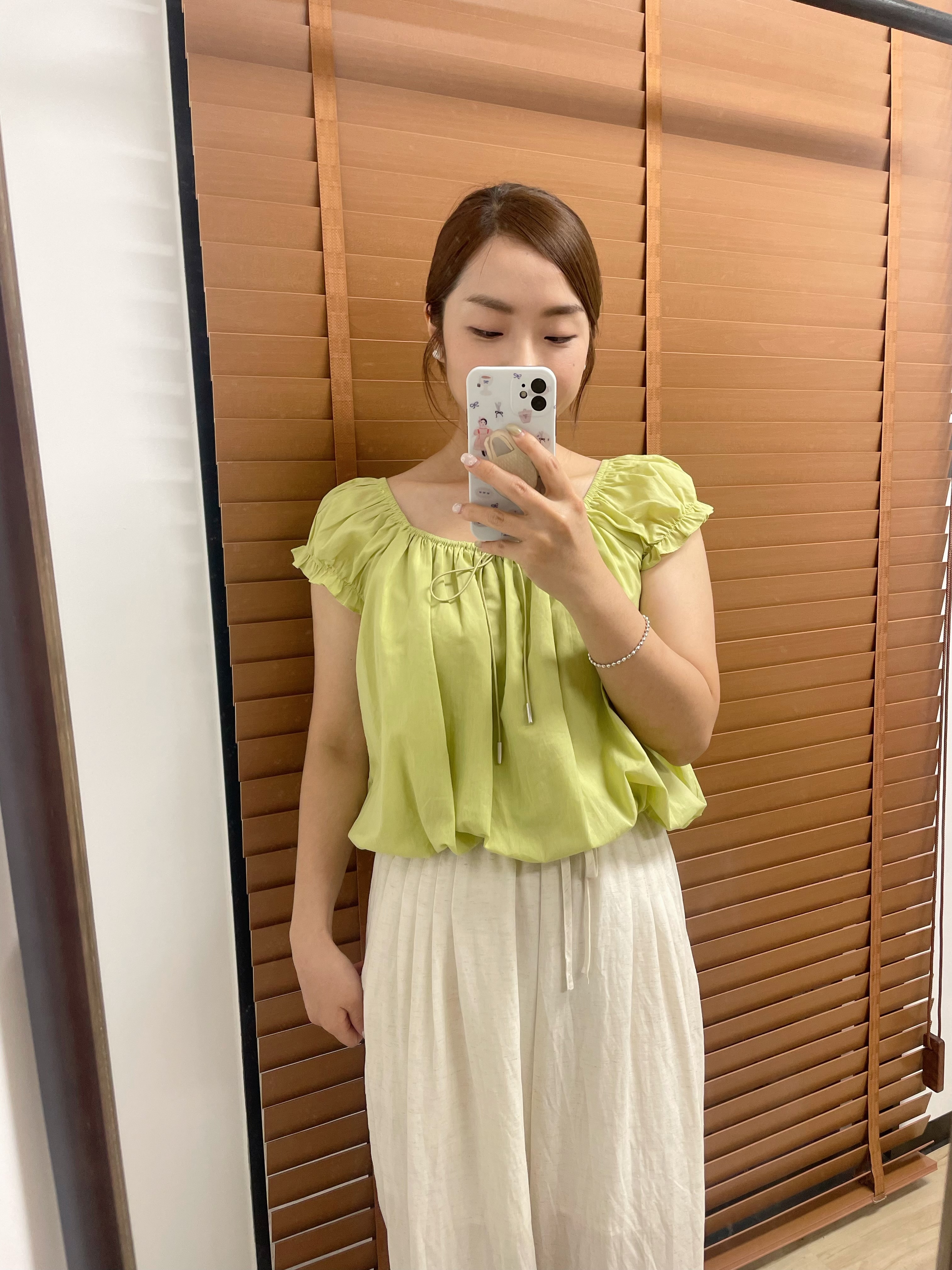 #228N474 泡泡手袖，抱抱下擺蝴蝶結上衣