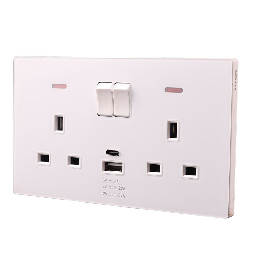 UTEN 6M膚感 13A兩位連保護門有掣插座＋USB＋TPYE-C