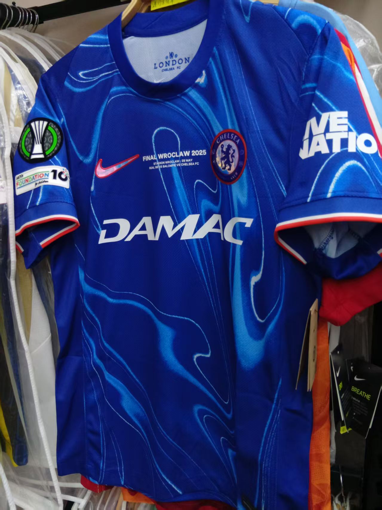 24-25車路士主場歐協聯決賽球衣