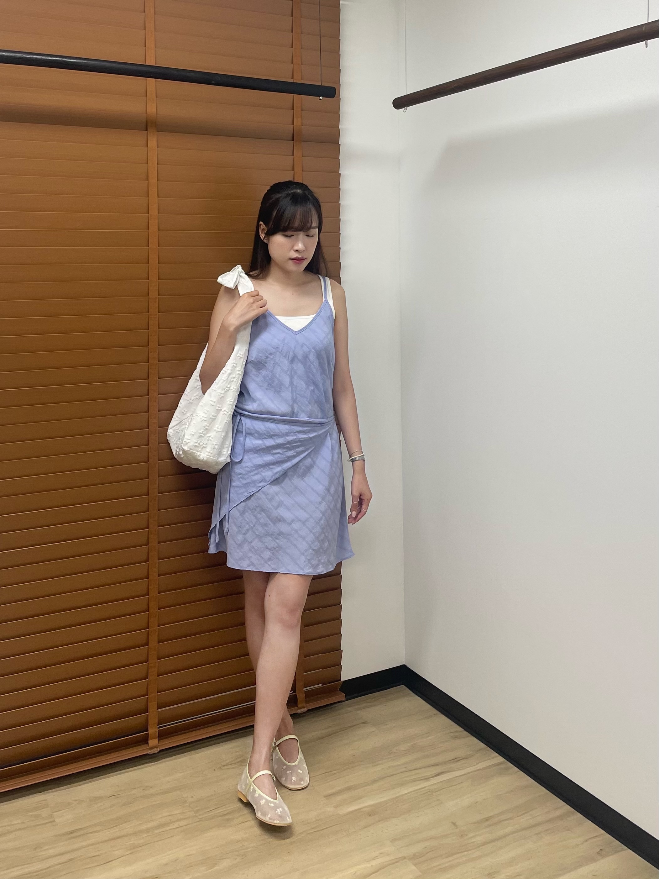 #228N475 疊穿繞一下，格調格子吊帶上衣