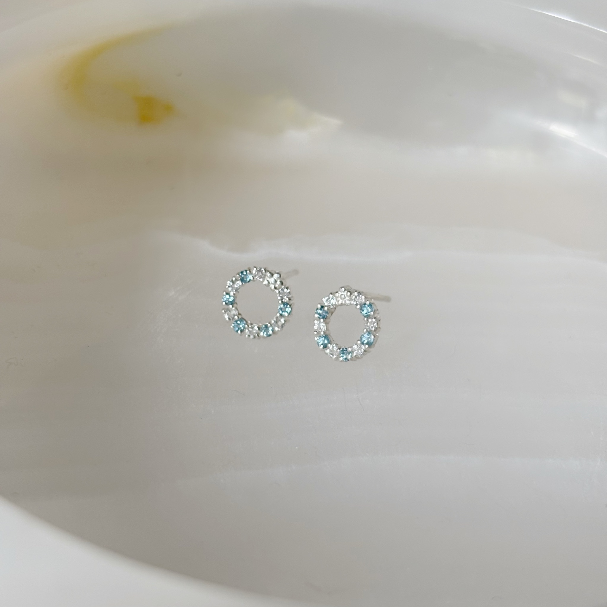 藍白寶石花圈耳環