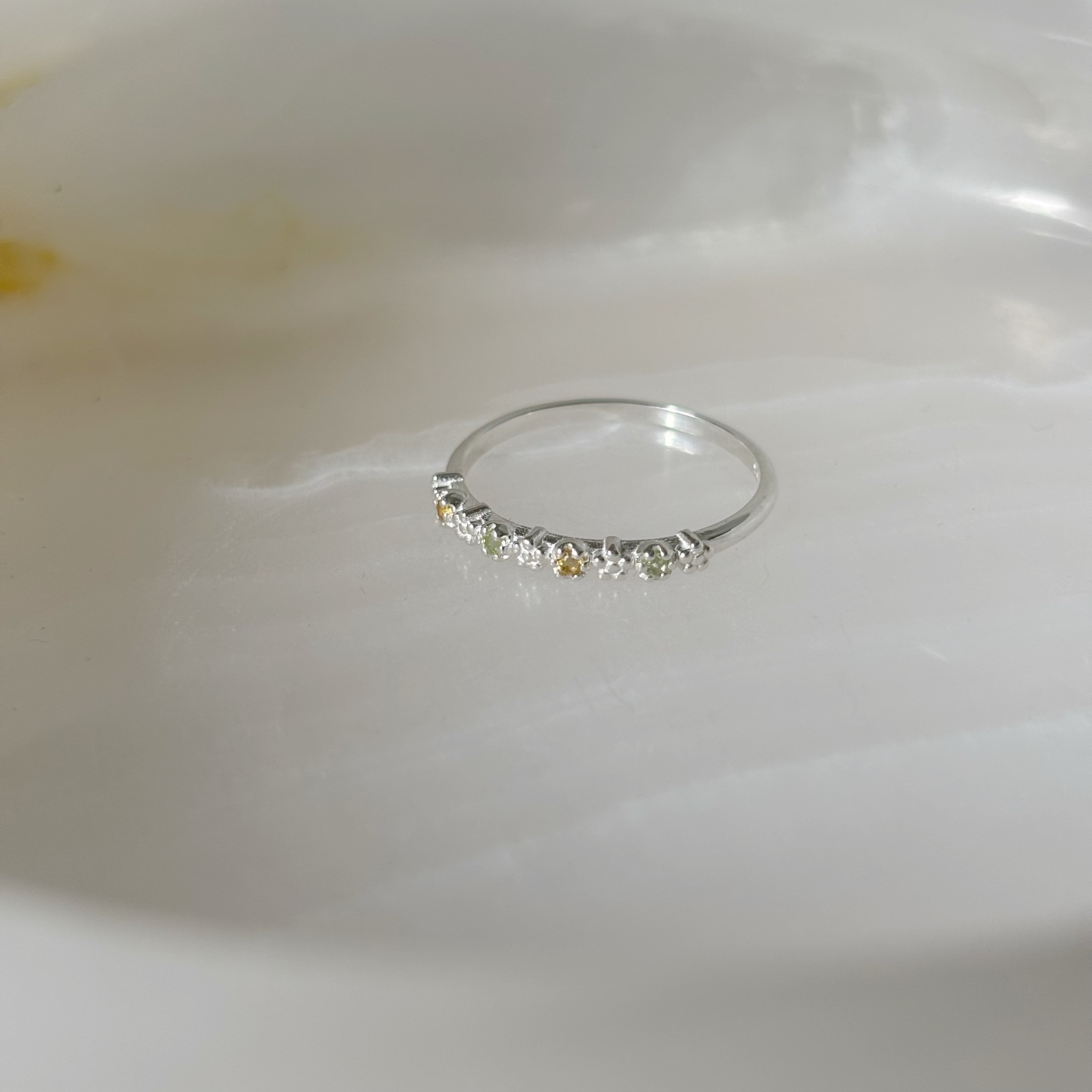 整排黃綠寶石小花戒指