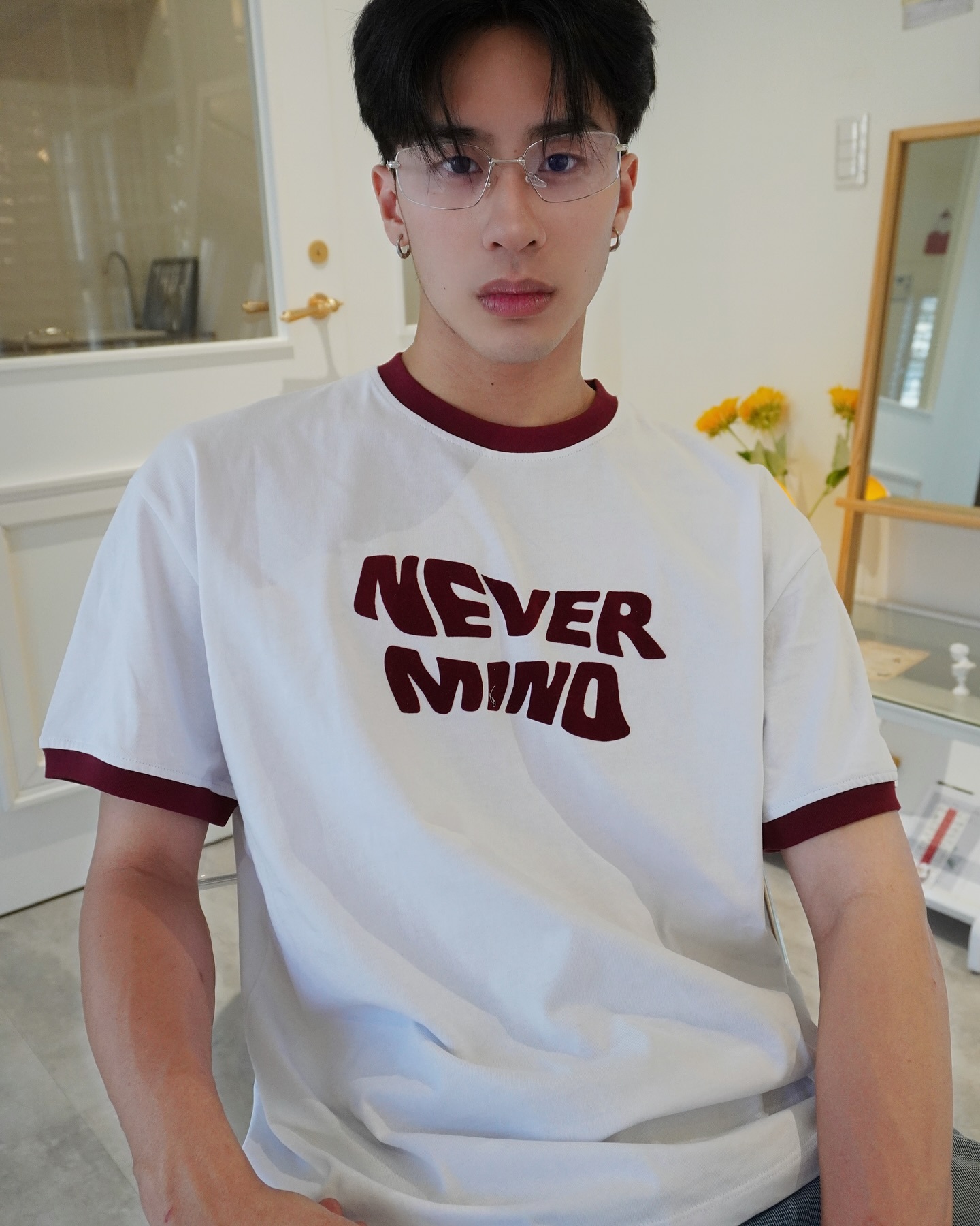 Never Mind立絨字體滾邊短踢