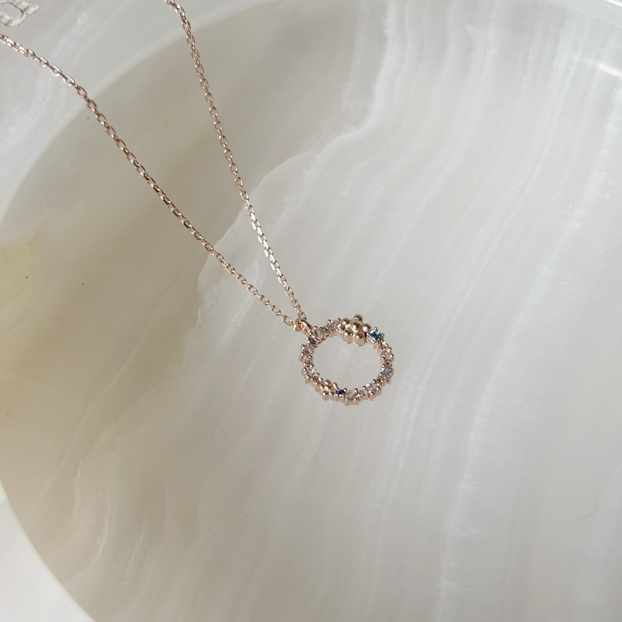 藍白寶石花圈項鍊