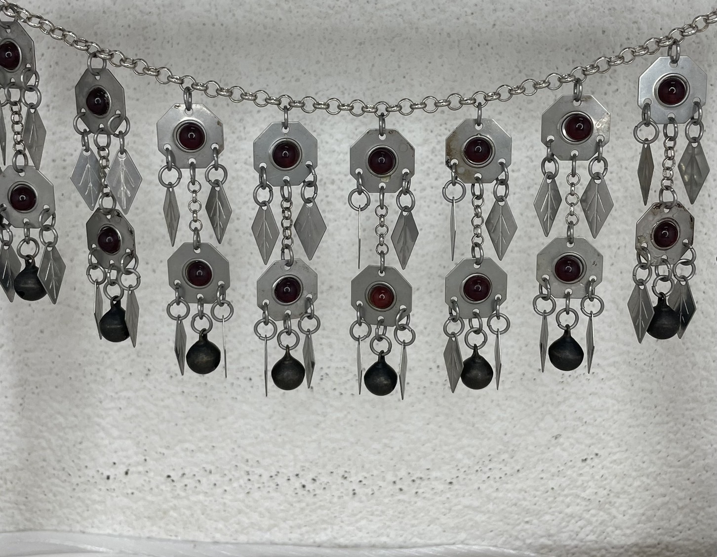 R26-八角紅瑪瑙菱形葉片雙層銀鈴鐺鏈條120cm