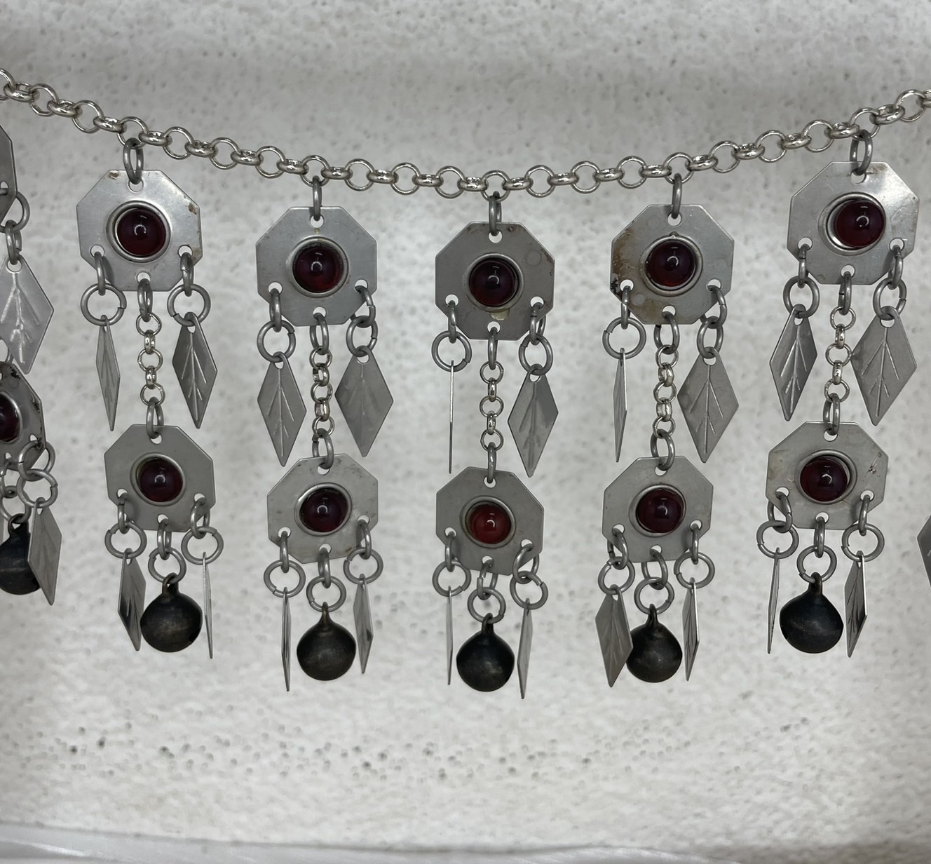 R26-八角紅瑪瑙菱形葉片雙層銀鈴鐺鏈條120cm